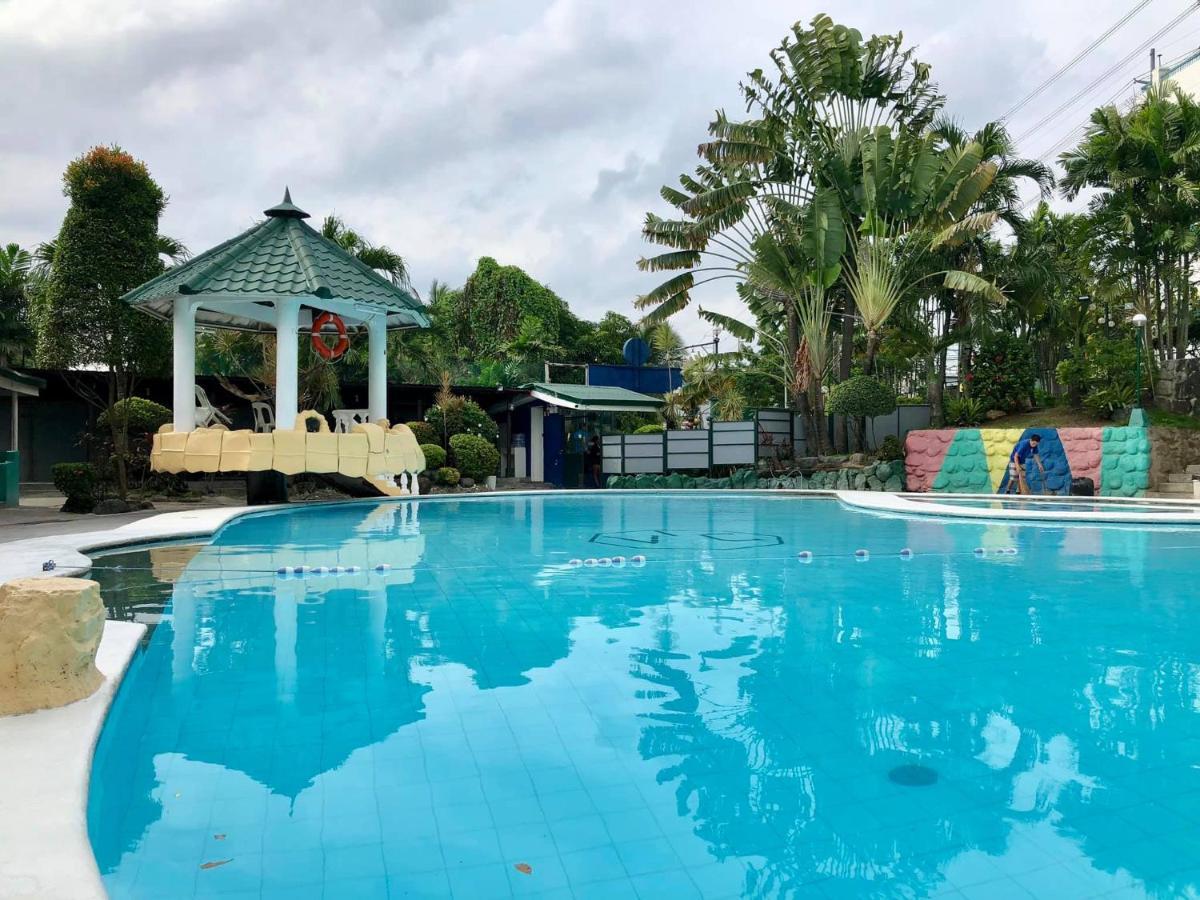 V Resort Dasma Dasmarinas Extérieur photo